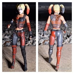 NECA Batman: Arkham City Harley Quinn Action Figure Collectable TM & DC Comics